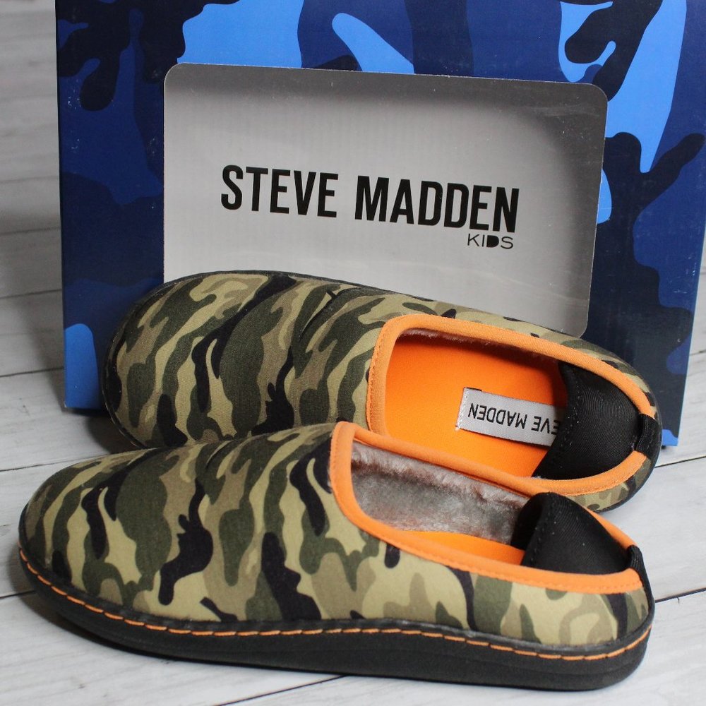 Steve Madden Boy's Camo Slippers Youth Size M Shoe Size 1 2 3 Green Black